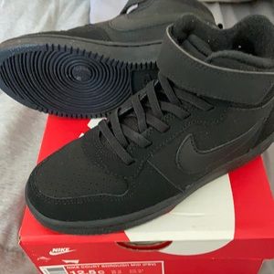 Brand New Kids Nike Court